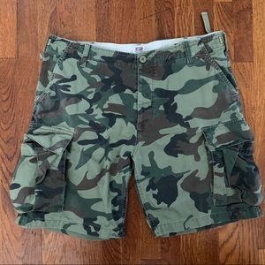 Obey Camo Cargo shorts sz34
